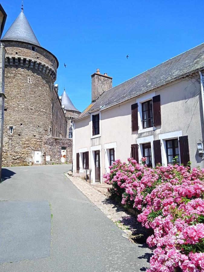 Charming Detached 2 Bedroom Ancient House In Medieval Quarter Of A Small Town In The Pays De La Loire, France Sillé-le-Guillaume Екстериор снимка