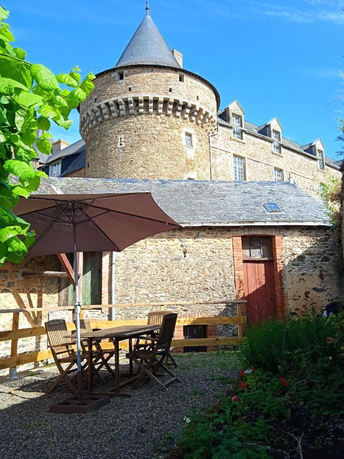 Charming Detached 2 Bedroom Ancient House In Medieval Quarter Of A Small Town In The Pays De La Loire, France Sillé-le-Guillaume Екстериор снимка