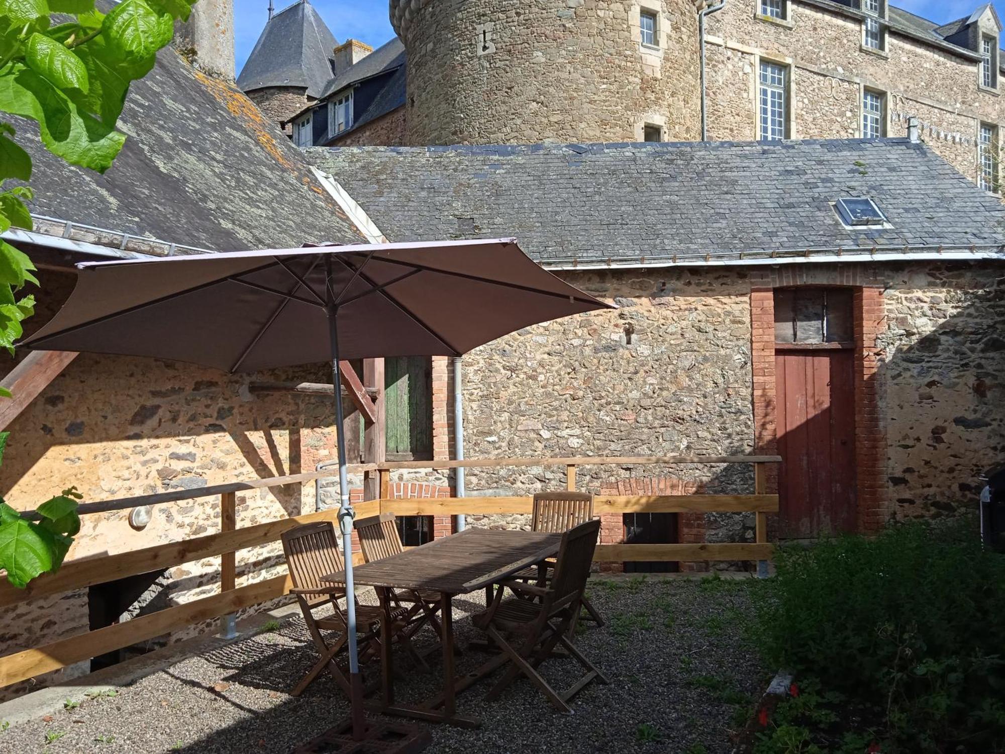 Charming Detached 2 Bedroom Ancient House In Medieval Quarter Of A Small Town In The Pays De La Loire, France Sillé-le-Guillaume Екстериор снимка